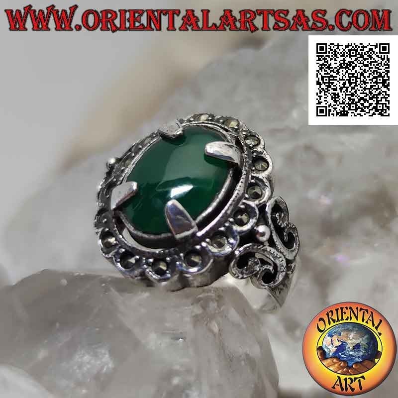 Silver ring with harpooned oval green agate surrounded by marcasite and with lateral decorations