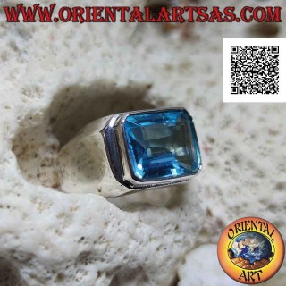 Anello in argento liscio con topazio rettangolare a taglio baguette rialzato