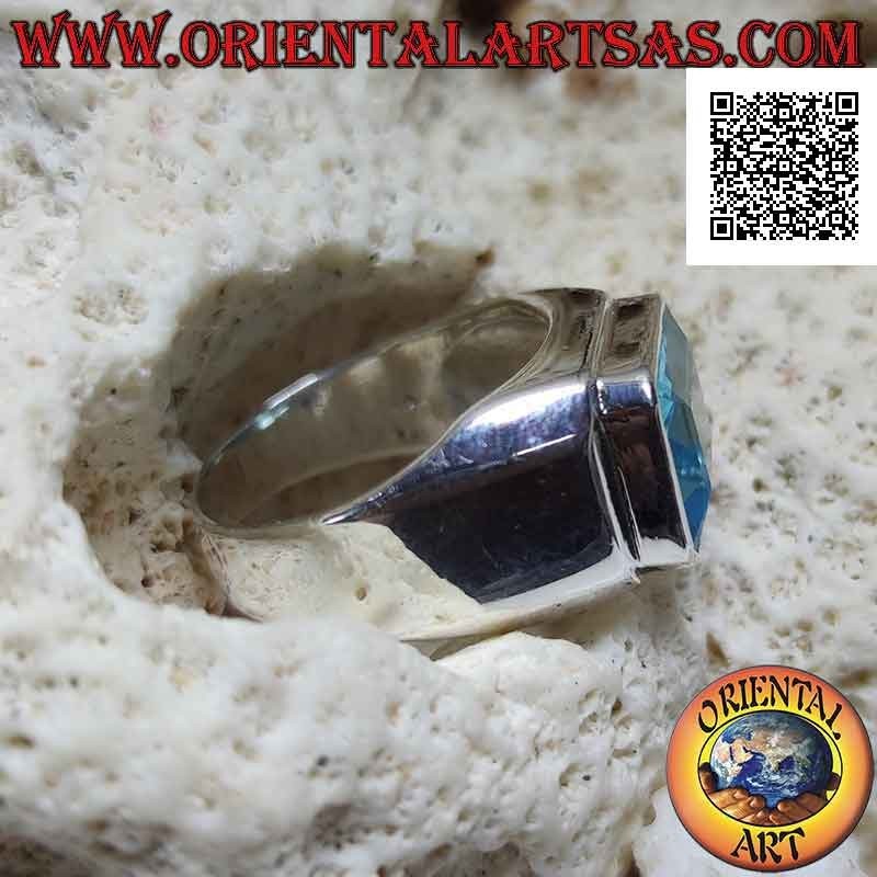 Anello in argento liscio con topazio rettangolare a taglio baguette rialzato