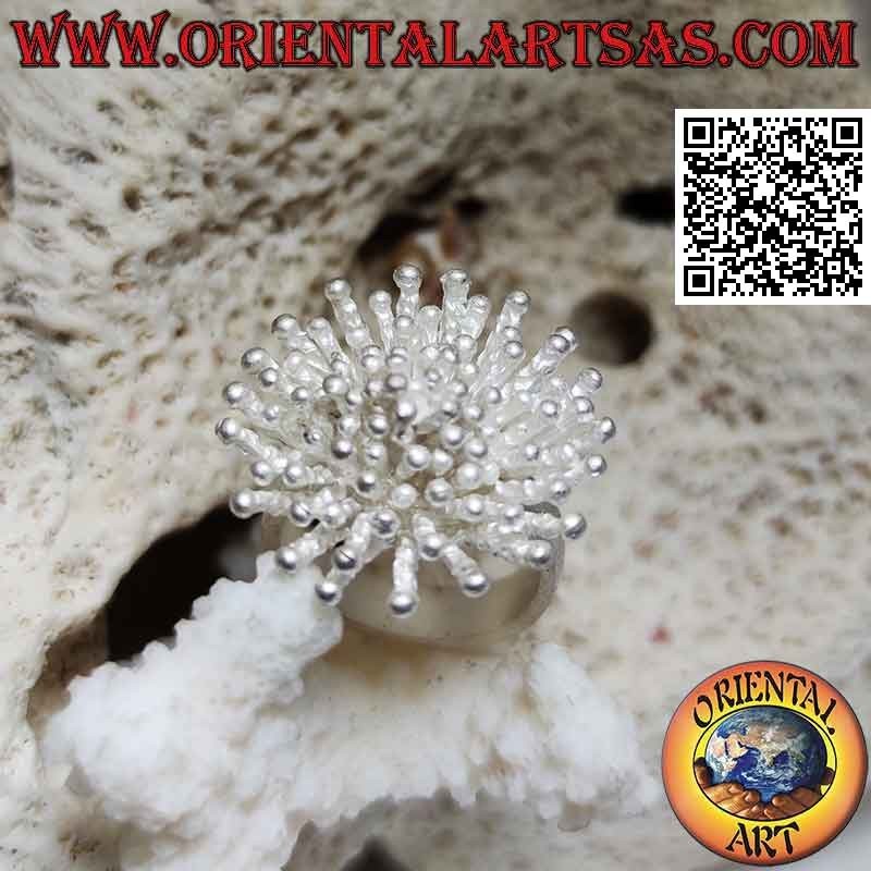 Anello in argento a forma di anemone di mare con lavorazione satinata