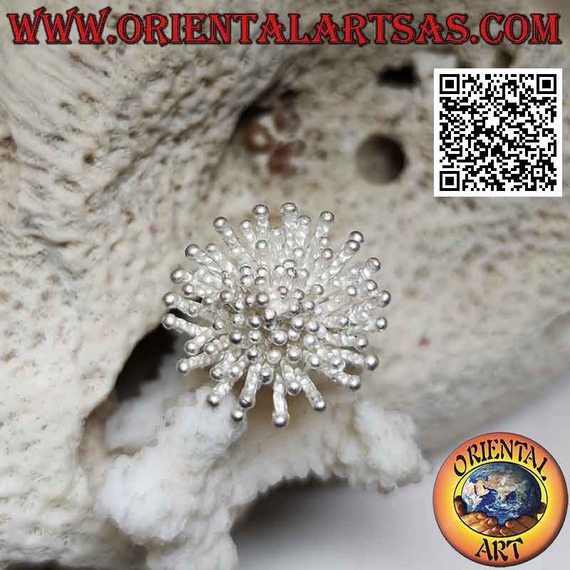 Anello in argento a forma di anemone di mare con lavorazione satinata