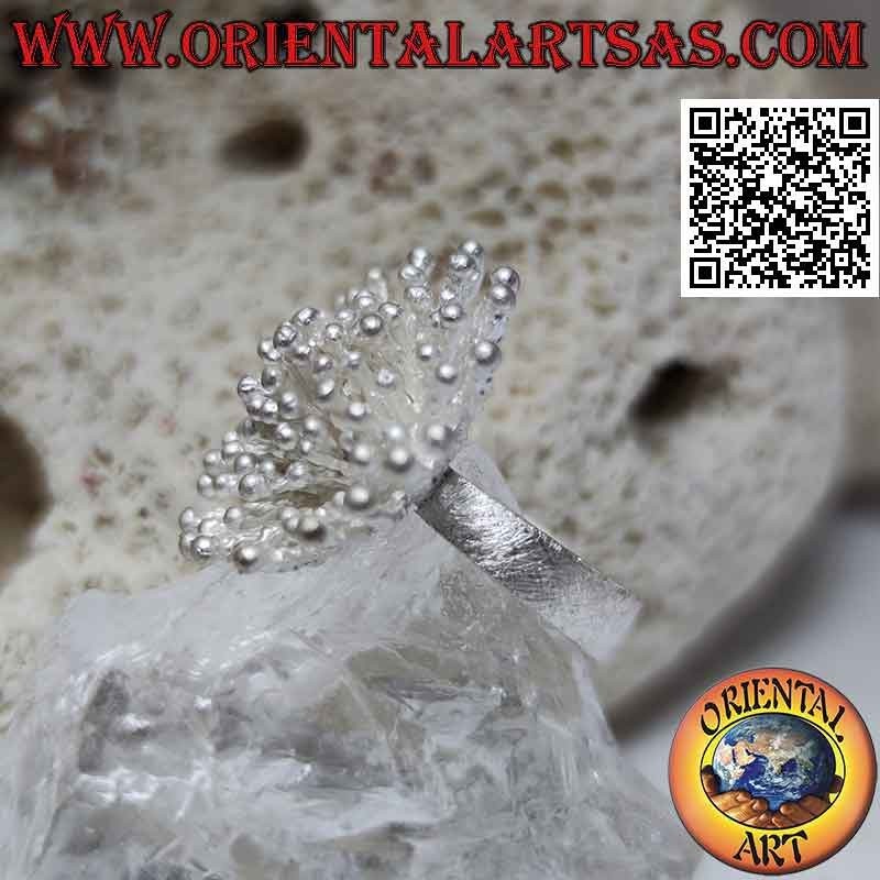 Bague en argent en forme d'anémone de mer avec finition satinée