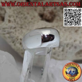 Bague en argent lisse avec taille arrondie sur le devant