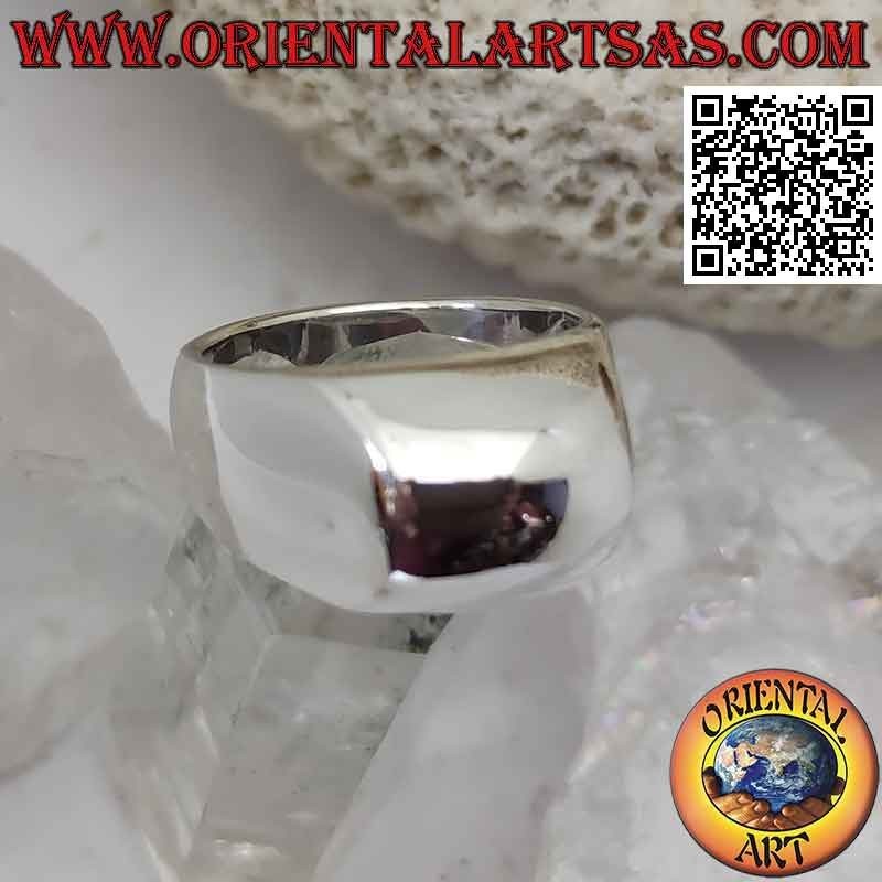 Glatter silberner Ring mit abgerundeter Steigung vorne
