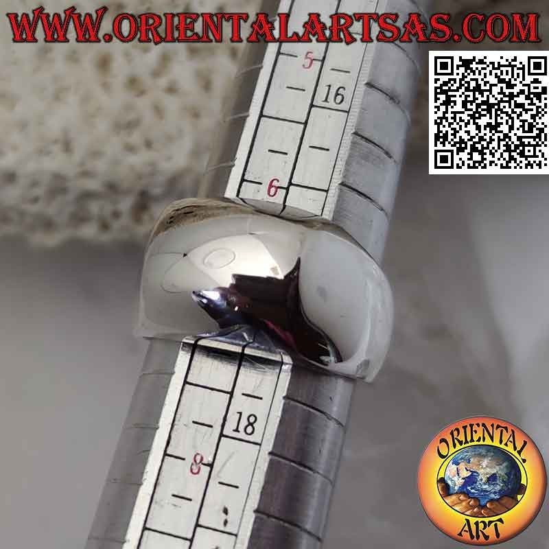 Anello in argento liscio con rialzo tondeggiante sul davanti