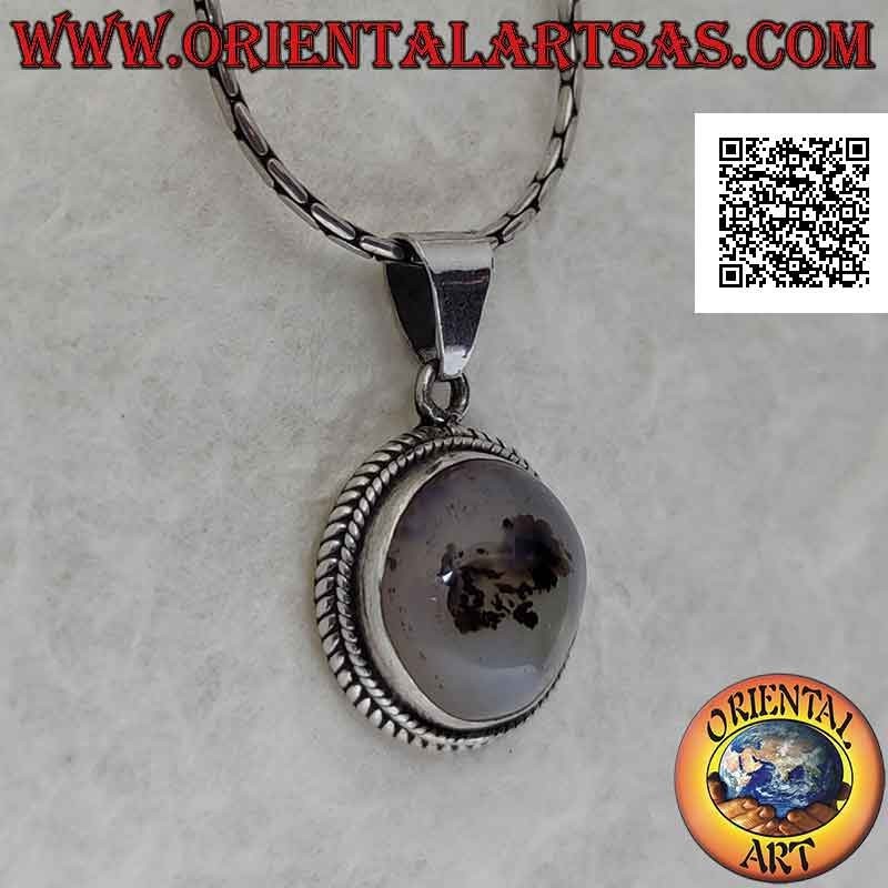 Colgante de plata con cabujón de ágata musgo redondo rodeado de un doble tejido