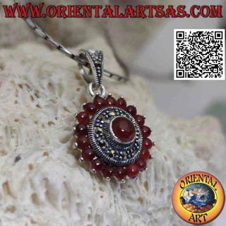 Pendentif rond en argent avec 18 + 1 cornaline ronde et marcassites