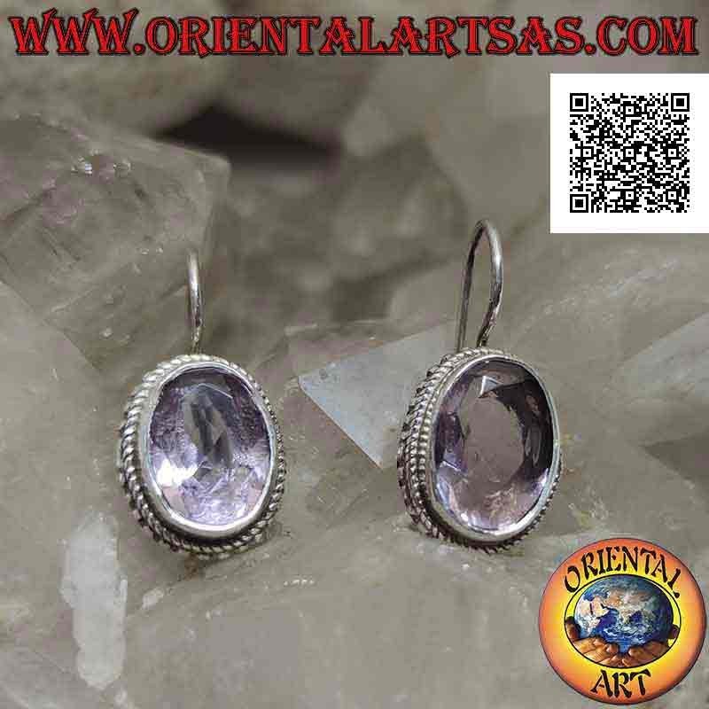 Orecchini in argento con ametista naturale chiara ovale sfaccettata contornata da intreccio