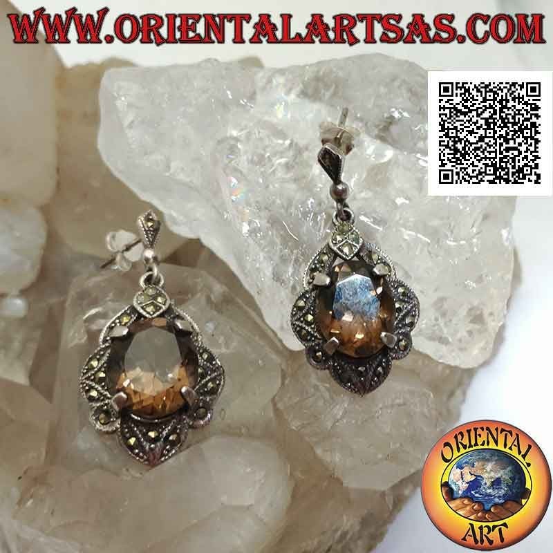 Orecchini in argento con topazio fumé ovale sfaccettato incastonato su montatura tempestata di marcassite