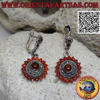 Orecchini in argento tondo con 18+1 corniole tonde e marcasiti