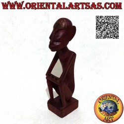 Skulptur eines indigenen Denkers mit handgemalten Stammes-Tattoos aus burgunderrotem Mahagoniholz