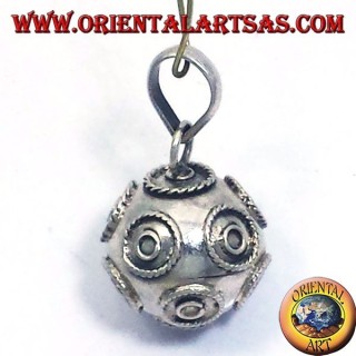 Pendentif (rappeler les anges) appelé anges argent diamètre 16mm.