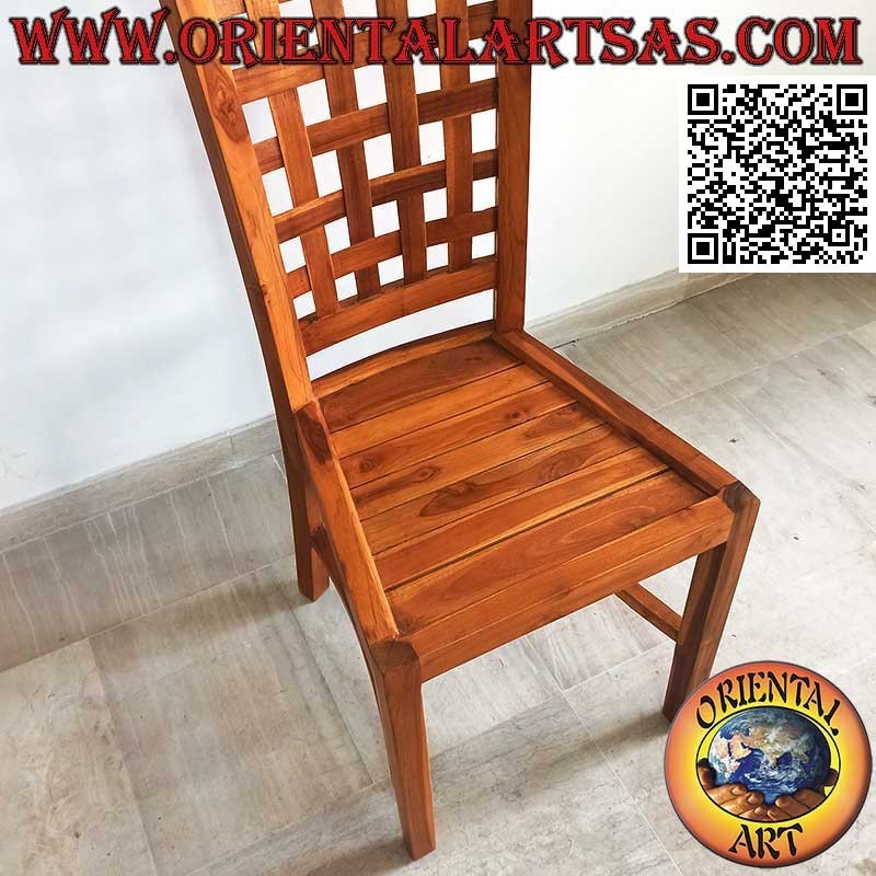 Silla de respaldo alto con tiras tejidas con cuadrados en madera de teca