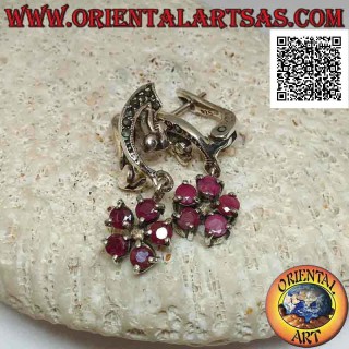 Pendientes de plata, lazo con marcasita y cierre de palanca y colgante flor de 5 rubíes redondos naturales