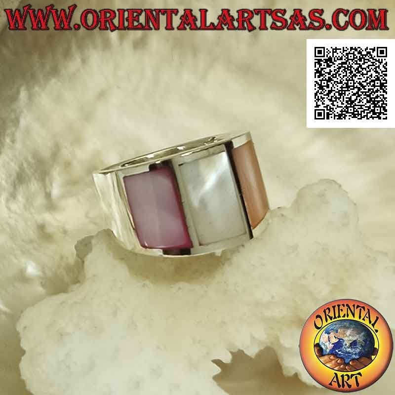 Bague en argent avec bande lisse avec trois nacre multicolores sertis affleurant (3)