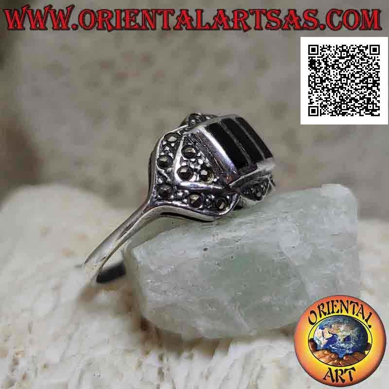 Silver ring with three onyx rectangles in relief surrounded by bidirectional arrows of marcasite