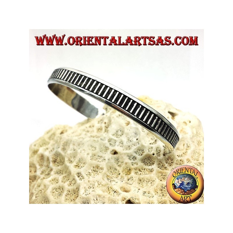 bracciale rigido  fatto a mano in argento