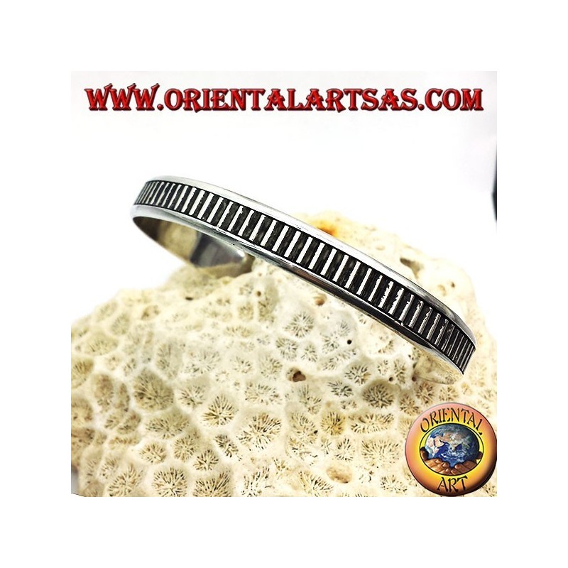 Bracelet rigide argent à la main
