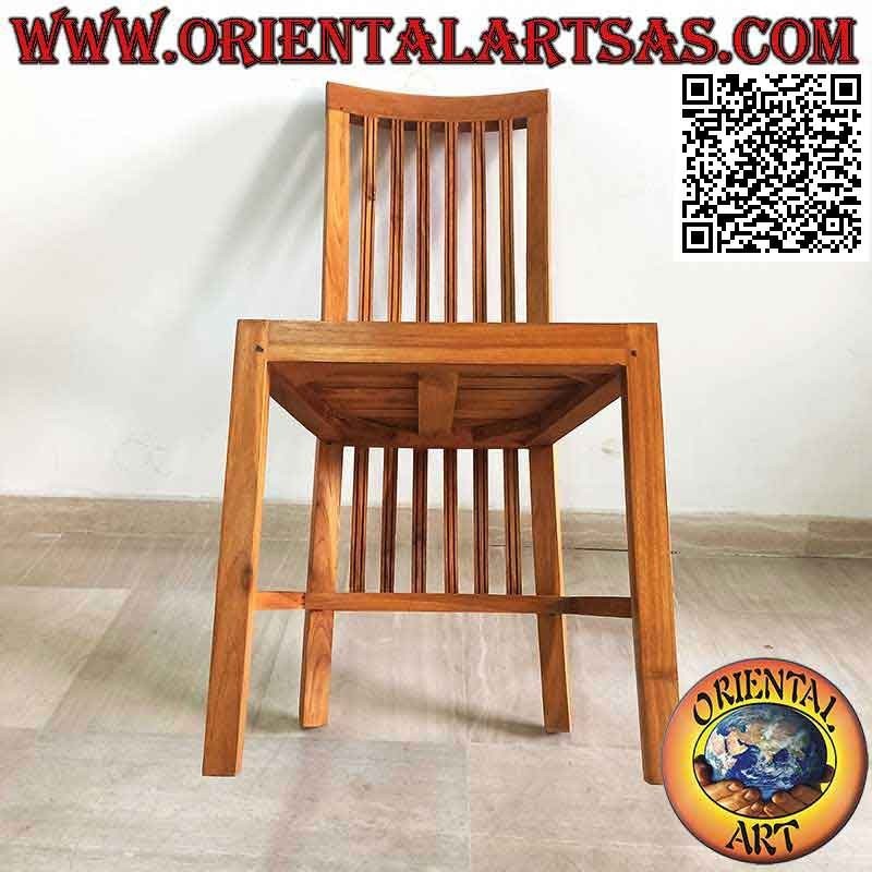 Silla de respaldo alto con bandas verticales paralelas a rayas en madera de teca