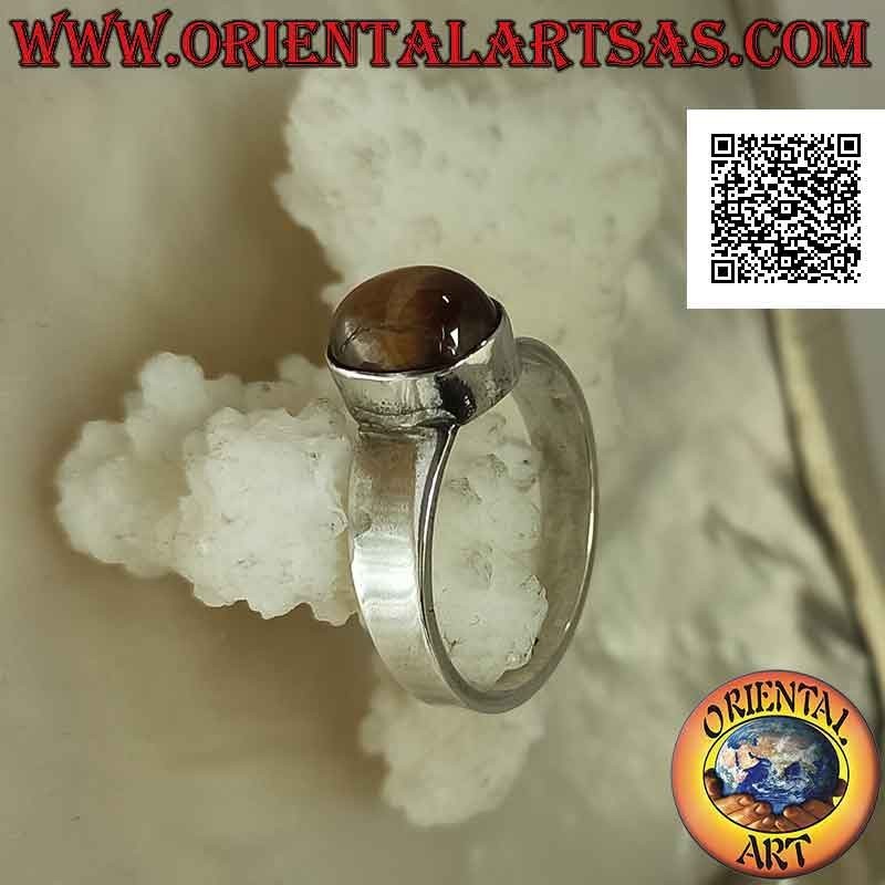 Anello in argento con occhio di tigre ovale cabochon su montatura liscia