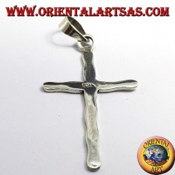 ciondolo croce martellata in argento