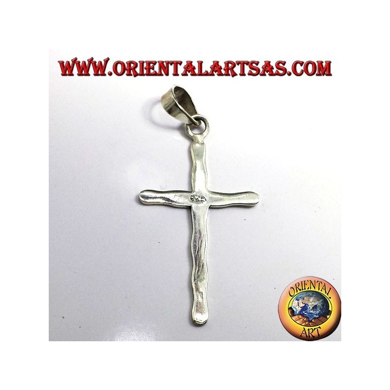 Pendentif croix en argent martelé