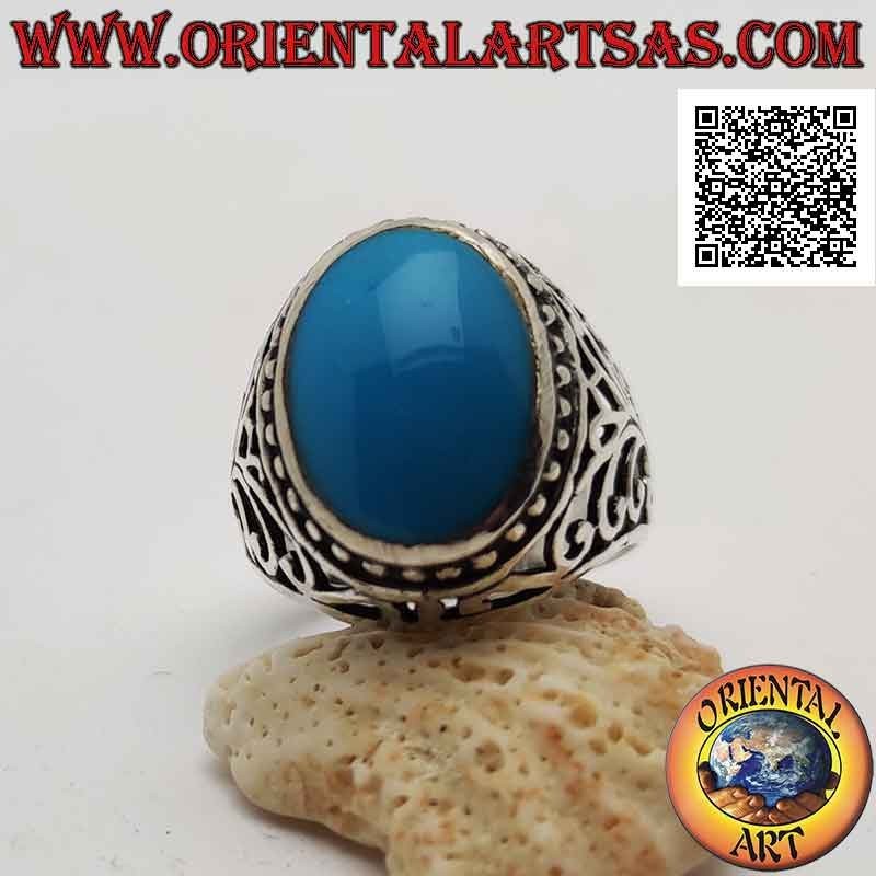 Bague en argent avec cabochon ovale turquoise entouré de points et décor baroque perforé sur les côtés