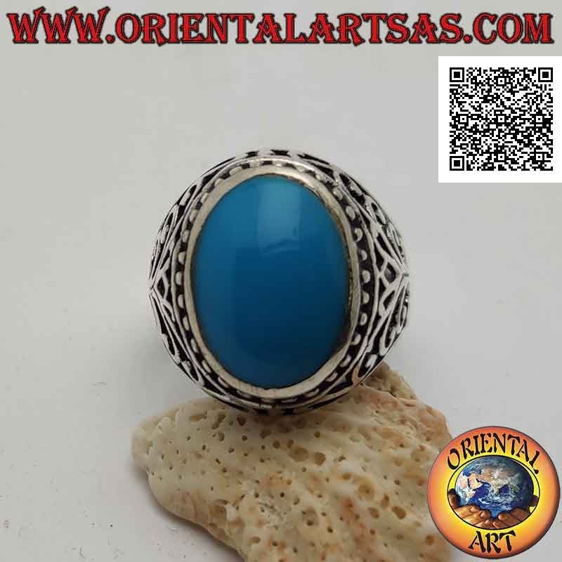 Bague en argent avec cabochon ovale turquoise entouré de points et décor baroque perforé sur les côtés