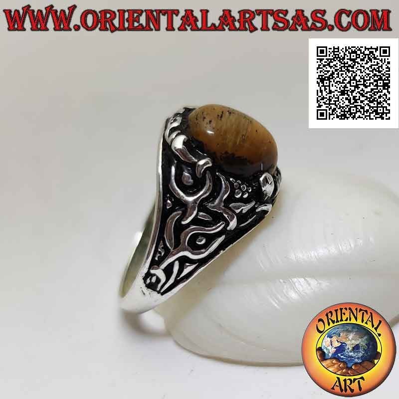 Anello in argento con occhio di tigre ovale cabochon incastonato da decorazione floreale sui lati