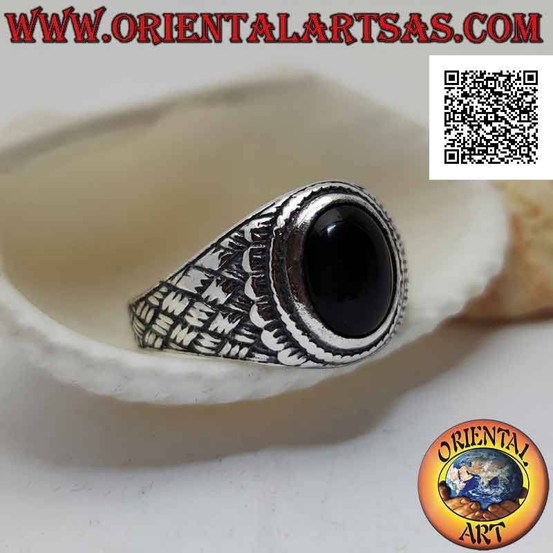 Bague en argent avec cabochon ovale onyx et lignes gravées effet "paille tressée" sur les côtés