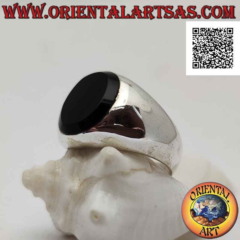 Bague en argent convexe lisse avec onyx ovale plat en relief avec double bord saillant