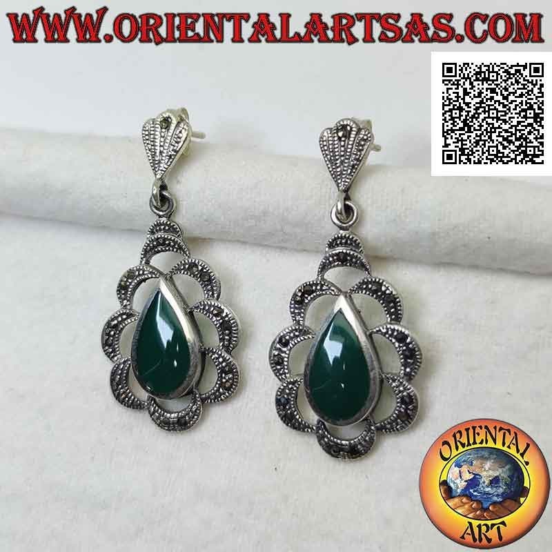 Orecchini in argento con agata verde a goccia a filo bordo contornata da archetti di marcassite