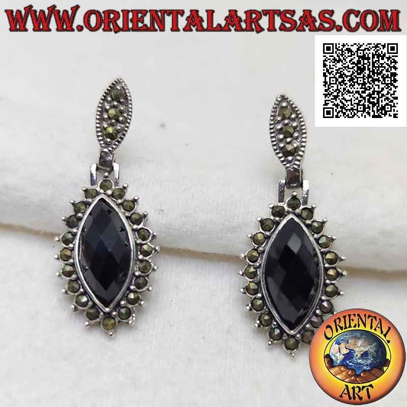 Pendientes de plata con ónix lanzadera facetado rodeado de marcasita incrustada (cerradura de palanca)