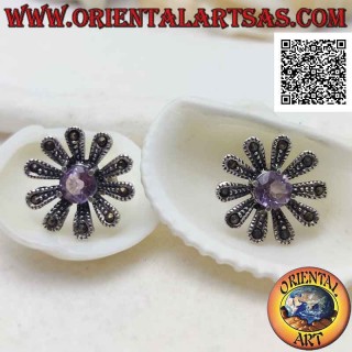 Orecchini in argento da lobo a forma di grande margherita tempestata di marcassite e ametista tonda centrale