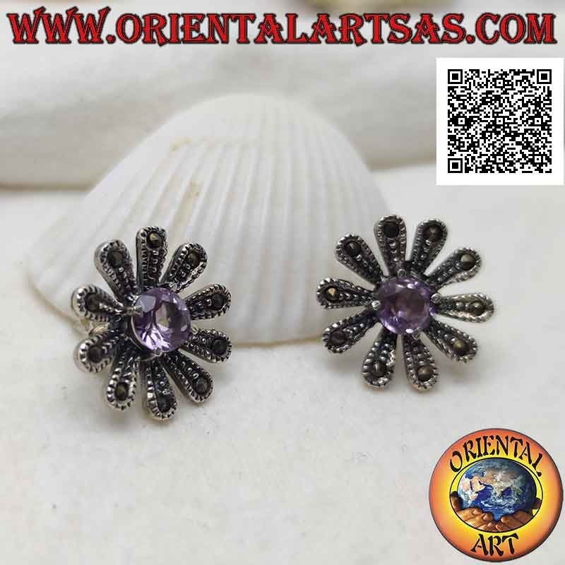 Orecchini in argento da lobo a forma di grande margherita tempestata di marcassite e ametista tonda centrale