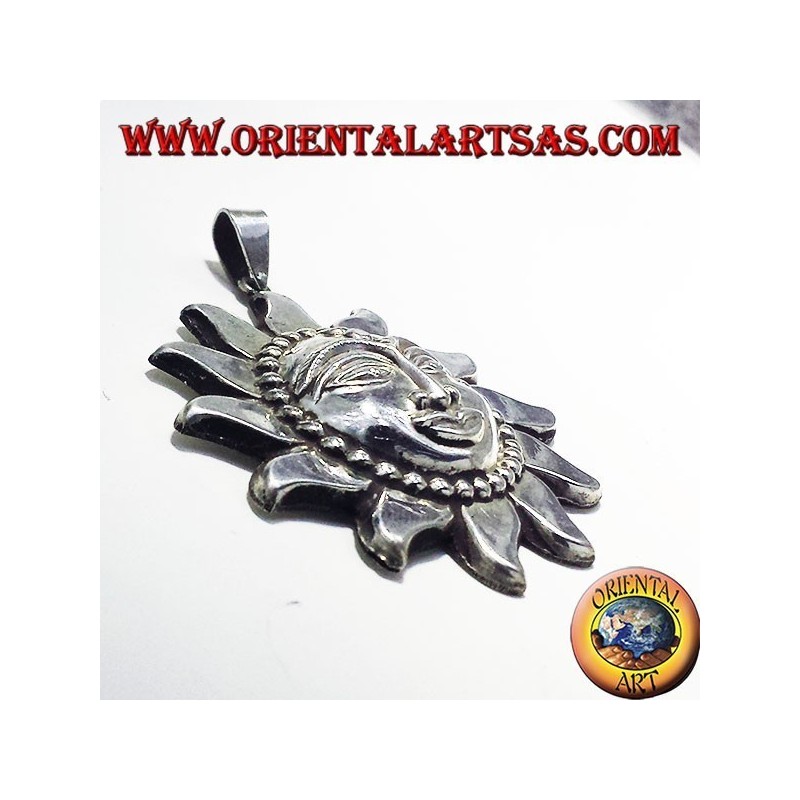 sol colgante de plata más grande de Nepal