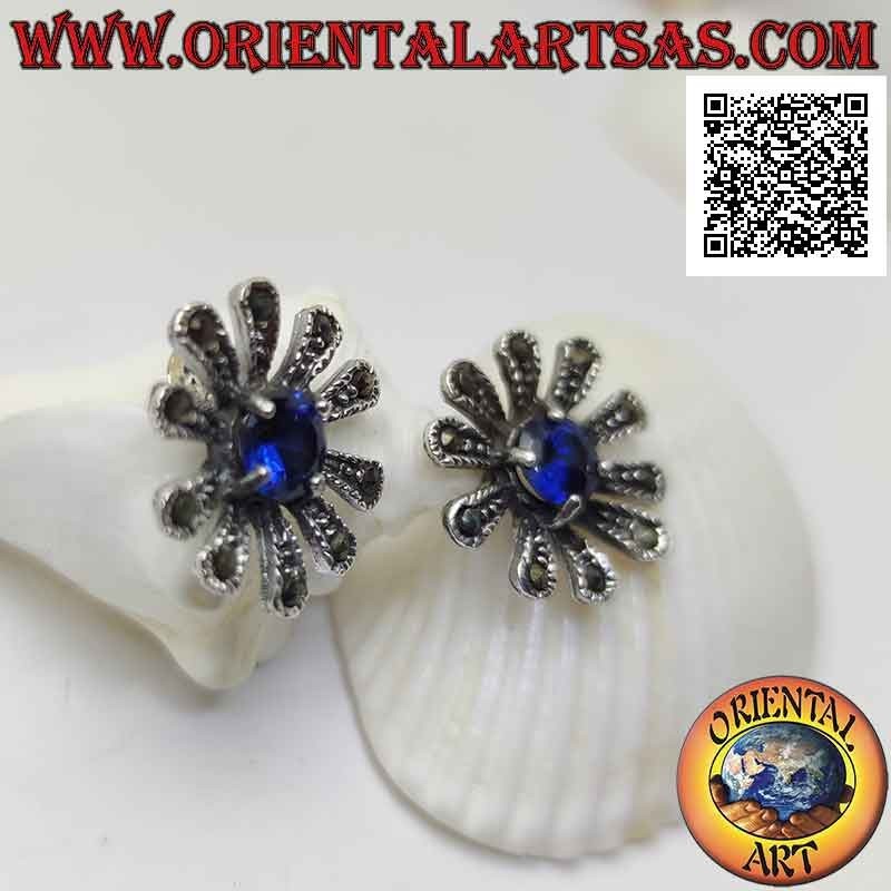 Pendientes de plata con gran lóbulo de margarita tachonado de marcasita y zafiro sintético redondo central