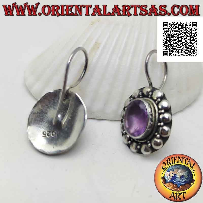 Orecchini in argento a monachella con ametista ovale sfaccettata contornata da intreccio e borchie
