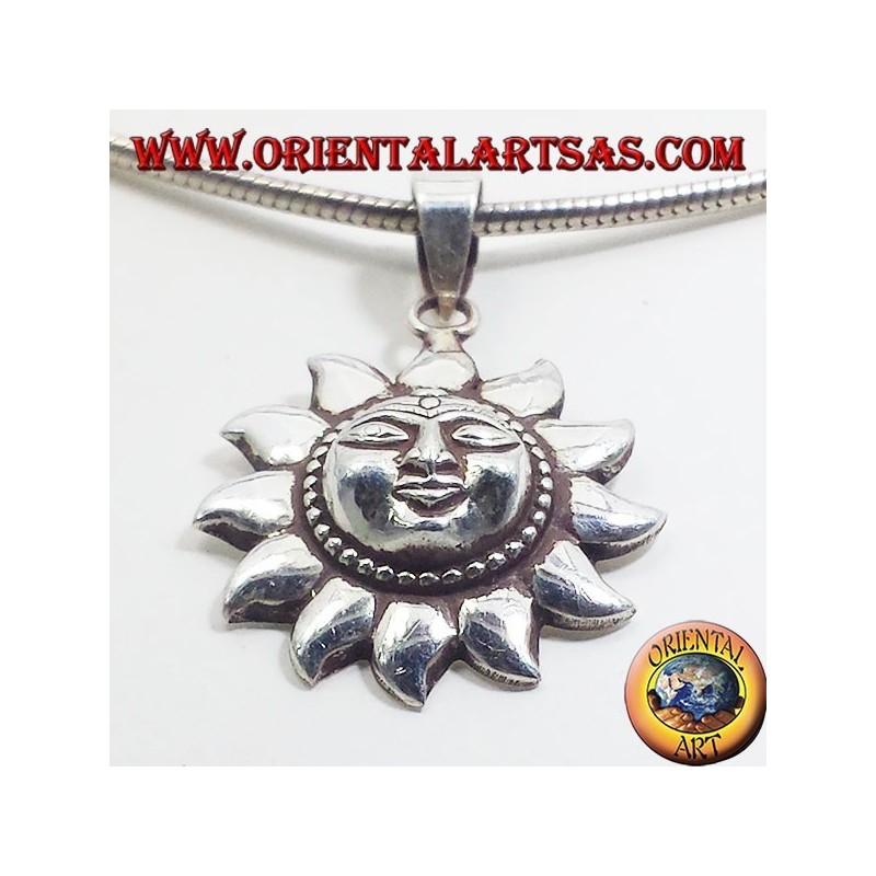 Colgante de plata de Nepal Sun (pequeña)