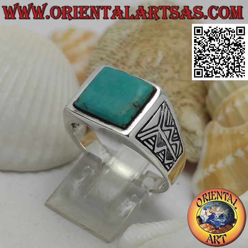 Anello in argento con turchese quadrato e incisione Azteca sui lati
