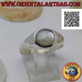 Anillo de plata lisa ligeramente redondeada con nácar redondo a ras de borbo 8 Ø