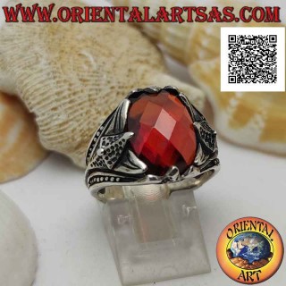 Anillo de plata con conjunto de granate ovalado facetado y decoración puntiaguda en alto relieve