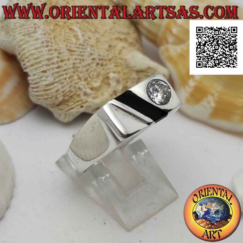 Elegant style smooth silver ring with onyx band and round white zircon