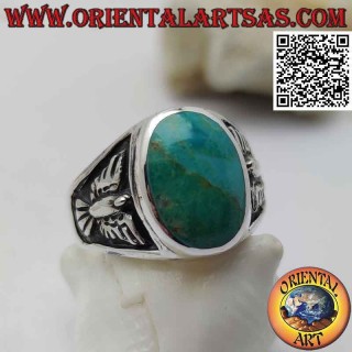 Anillo de plata con turquesa ovalada natural y águila en bajorrelieve en los laterales (24)