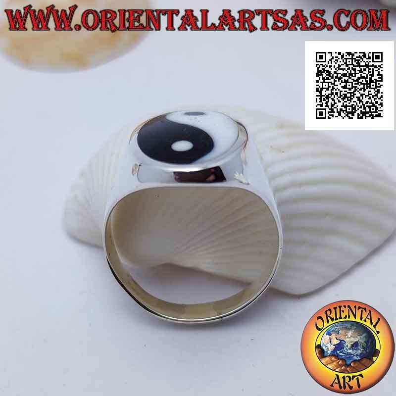Glatter Silberring mit Yin Yang aus Perlmutt und Onyx im Oval (flach)
