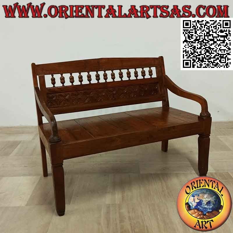 Banco antiguo con flores talladas a mano en madera de teca