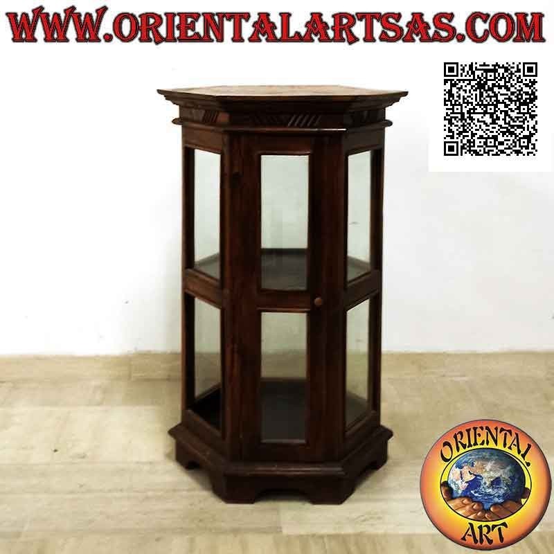 Vitrina hexagonal con dos baldas y decoración de líneas oblicuas en madera de teca (oscura)