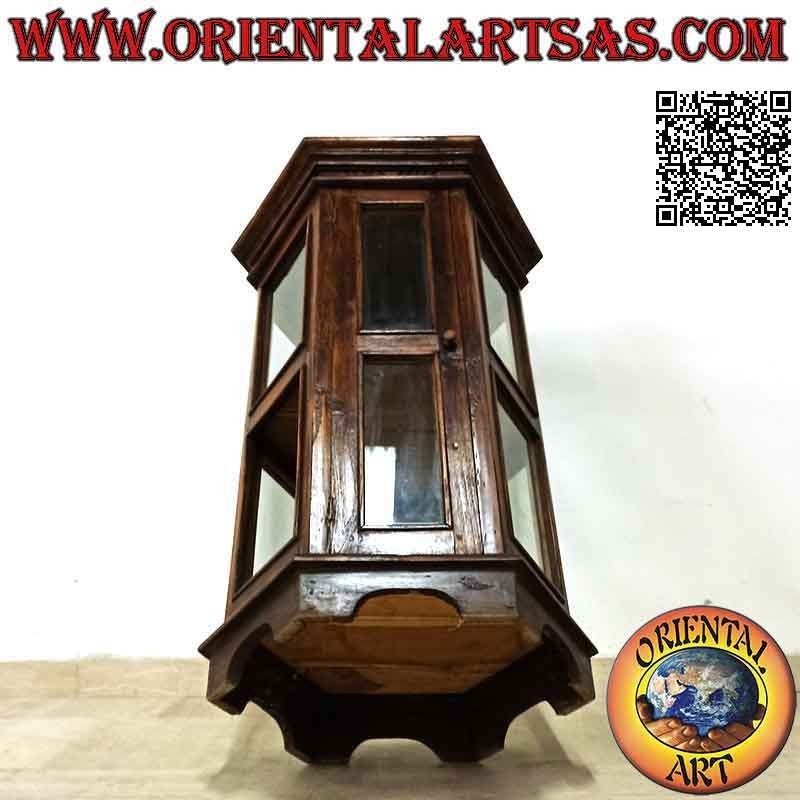 Vitrina hexagonal con dos baldas y decoración de líneas oblicuas en madera de teca (oscura)
