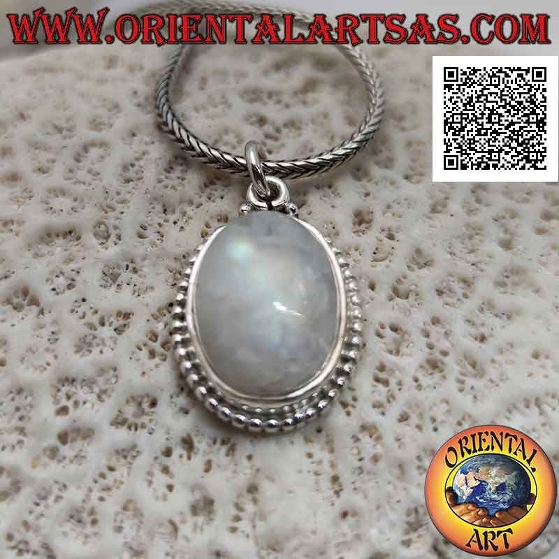 Ciondolo in argento con pietra di luna arcobaleno ovale cabochon e cornice di palline