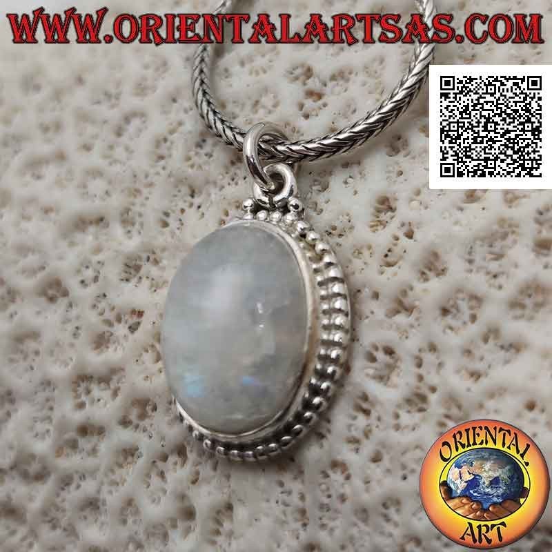 Colgante de plata con piedra lunar arcoíris cabujón ovalado y marco de cuentas